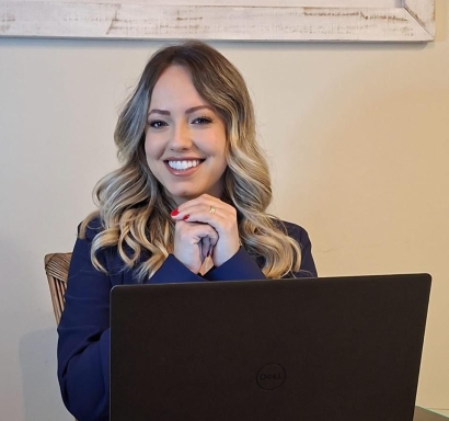 Thainá Teixeira atendimento comercial